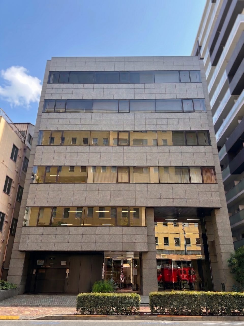 本社が入居するビルの外観